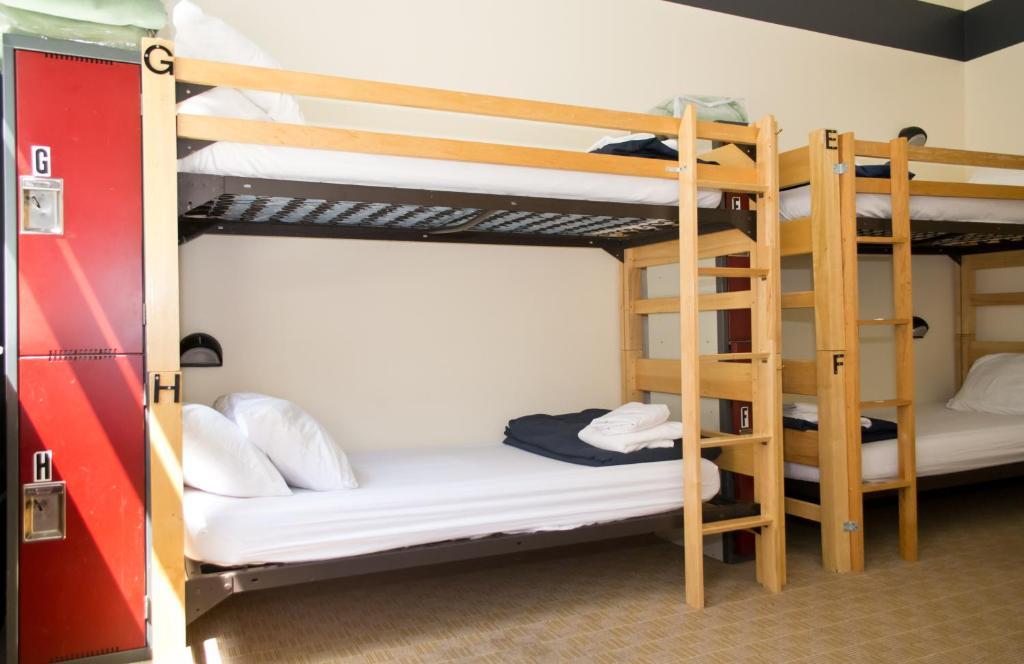 Bett im Schlafsaal für Frauen mit 8 Betten und eigenem Bad